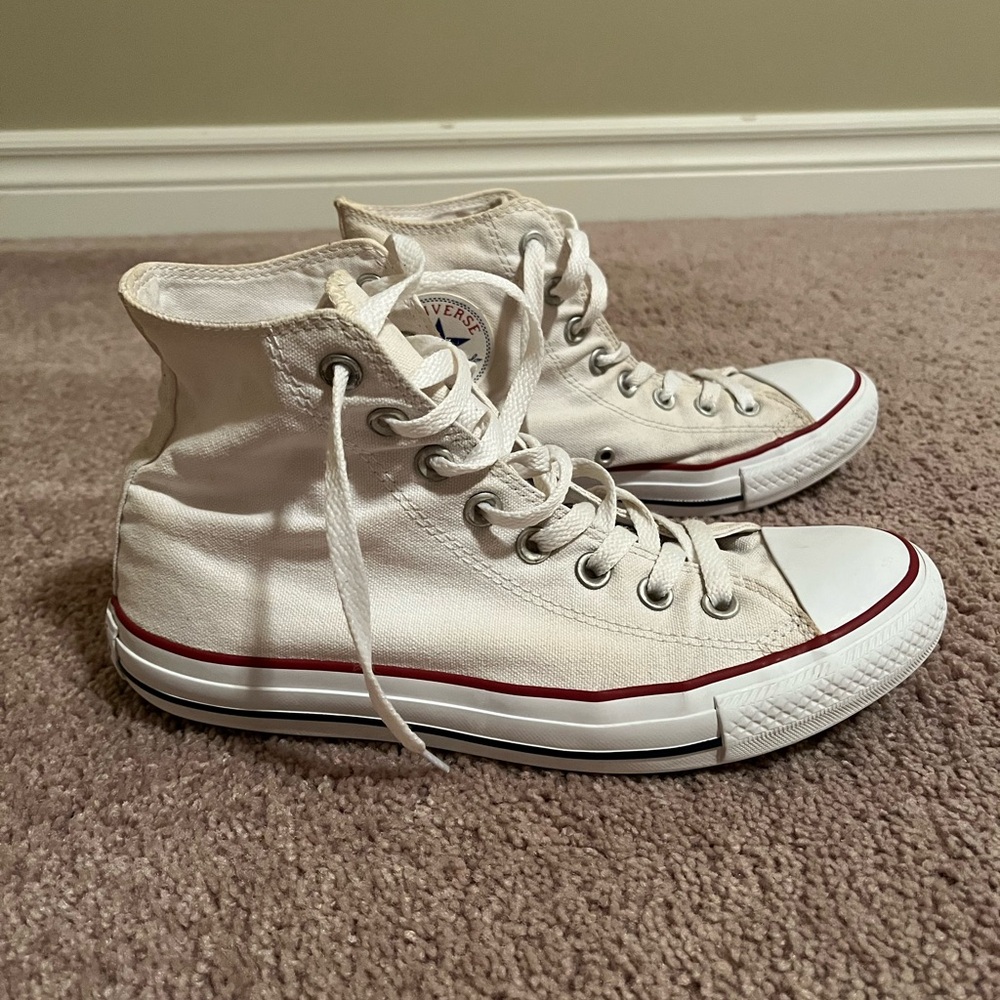 Womens Size 9 - High top Converse shoes